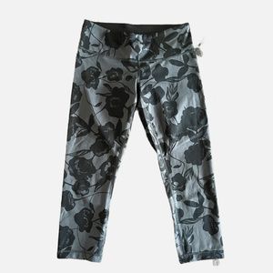 Lululemon Cropped Athletic Leggings, Size 6